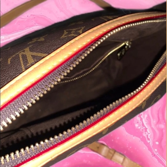 Vintage Authentic Louis Vuitton Cross Body Bag - Picture 9 of 11